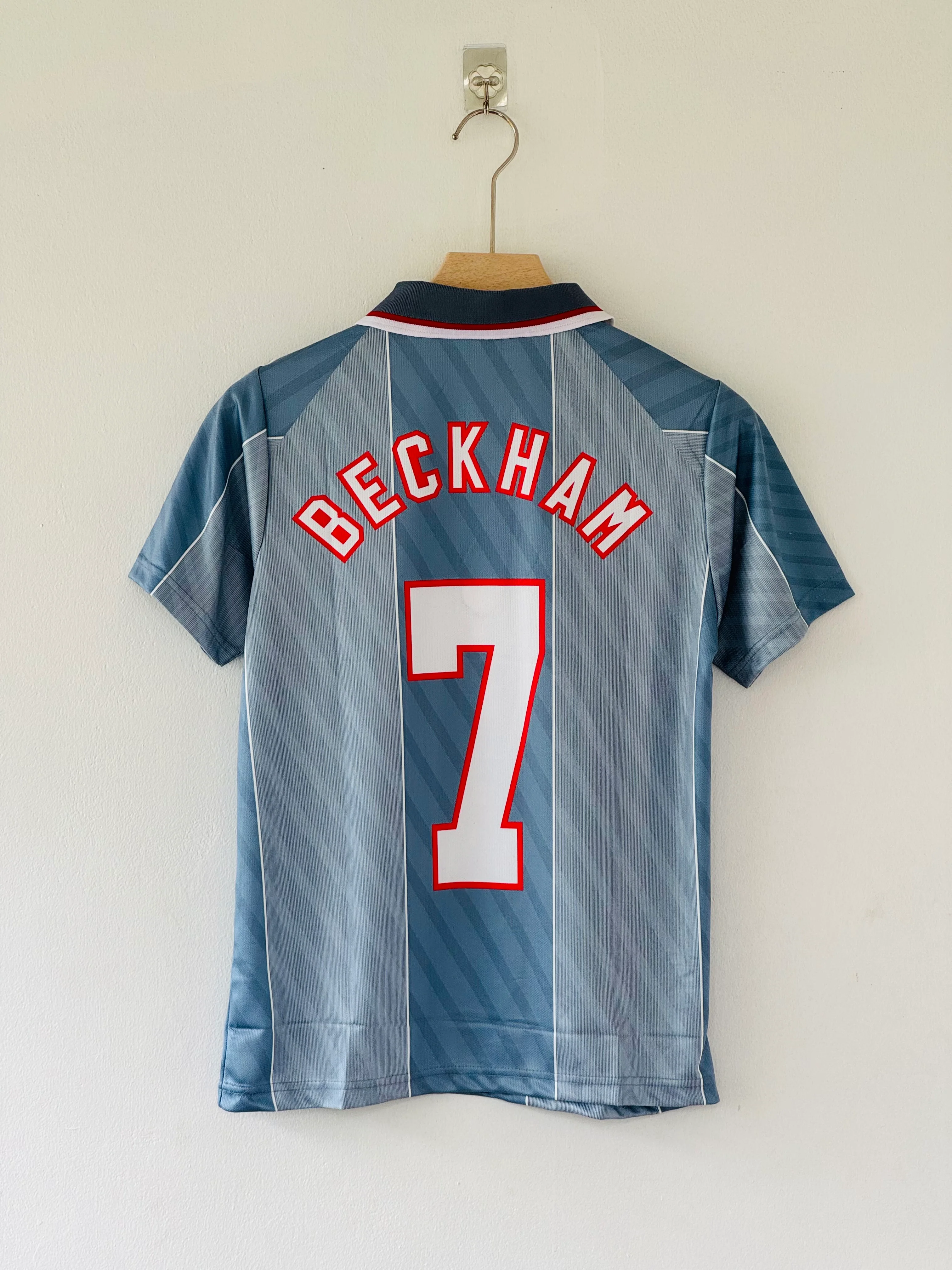 1996-97 England Third Jersey - Rare Navy Edition - Image 3