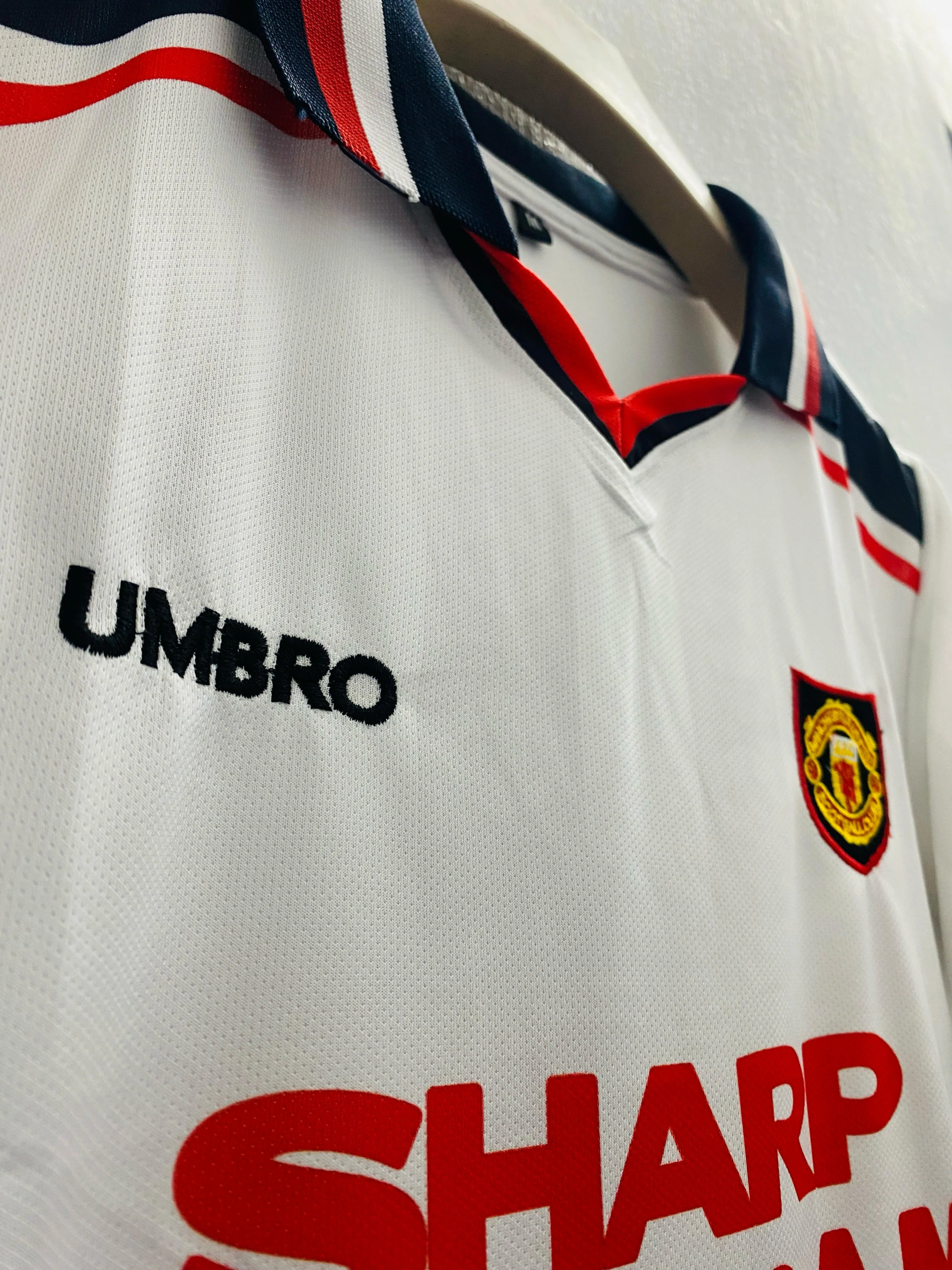 1997-98 Manchester United Away Jersey - David Beckham Embroidery Edition - Image 4