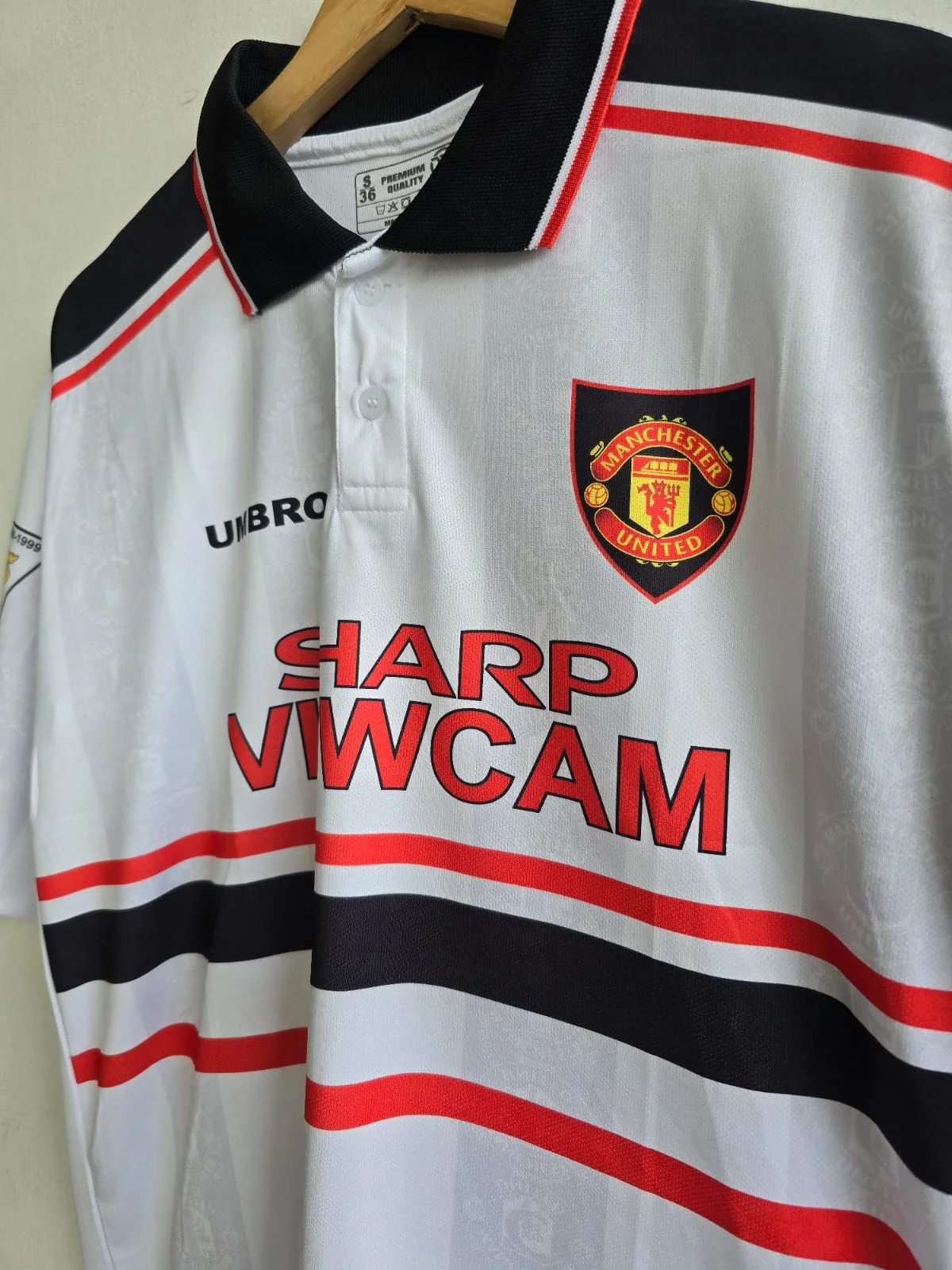 1997-98 Manchester United Five-Sleeve Jersey - David Beckham Edition - Image 3