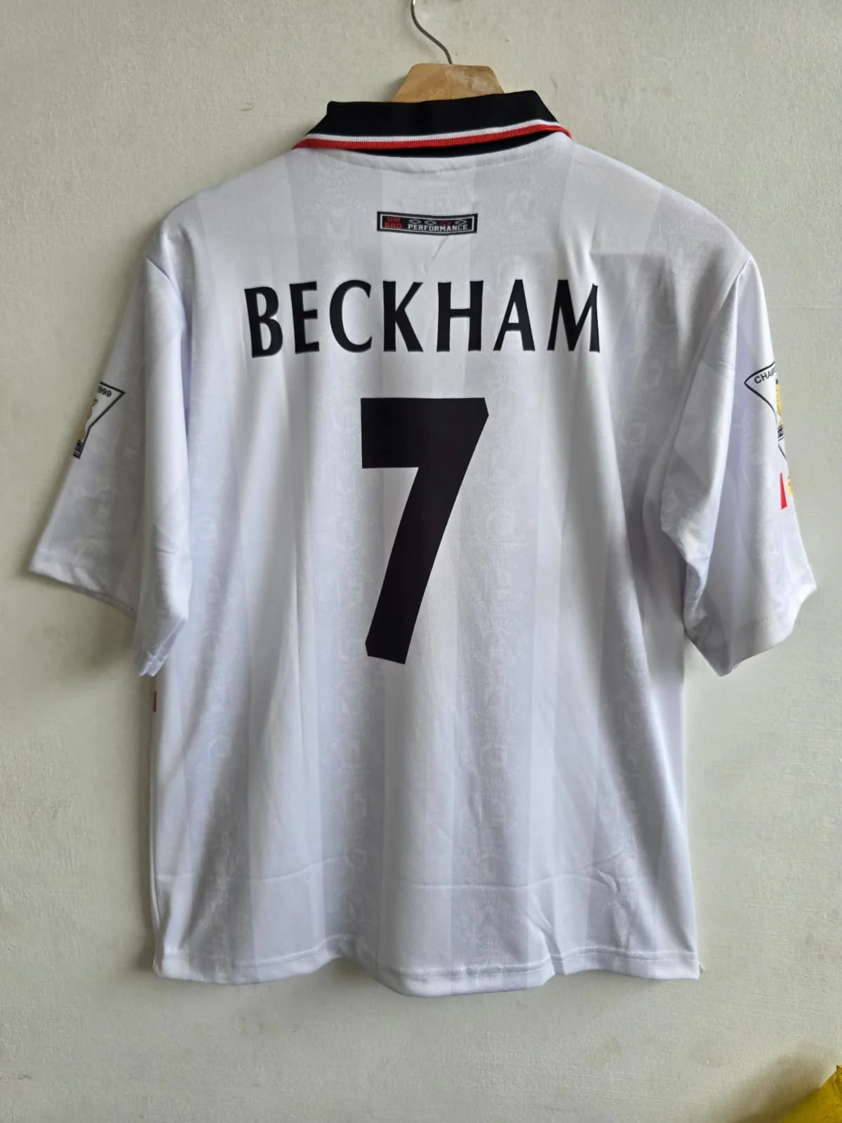 1997-98 Manchester United Five-Sleeve Jersey - David Beckham Edition - Image 4
