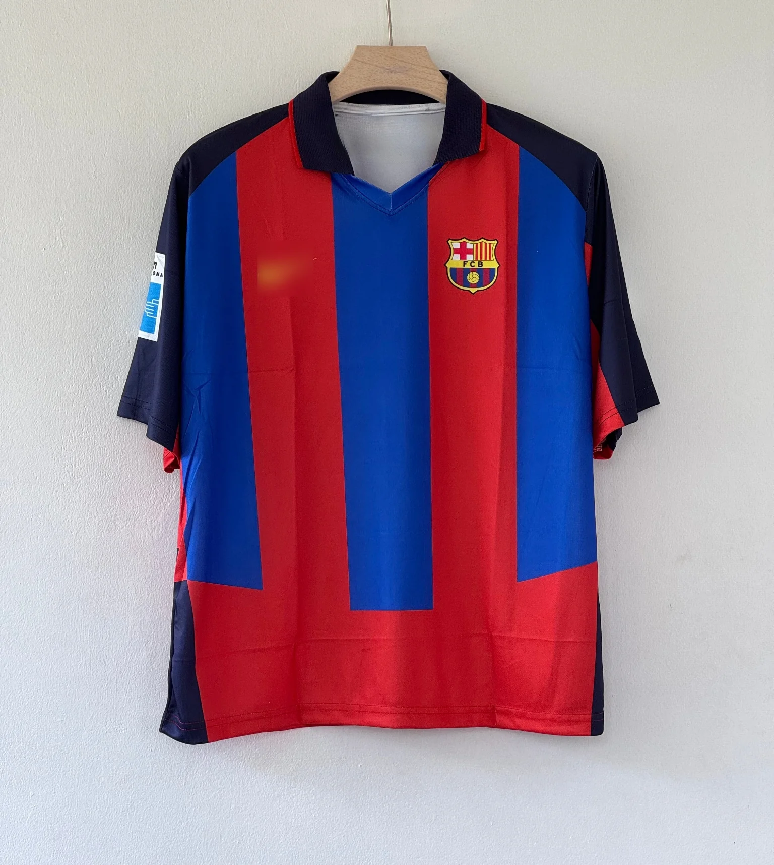 2003-04 Barcelona Home Jersey - Ronaldinho Five sleeve edition - Image 3