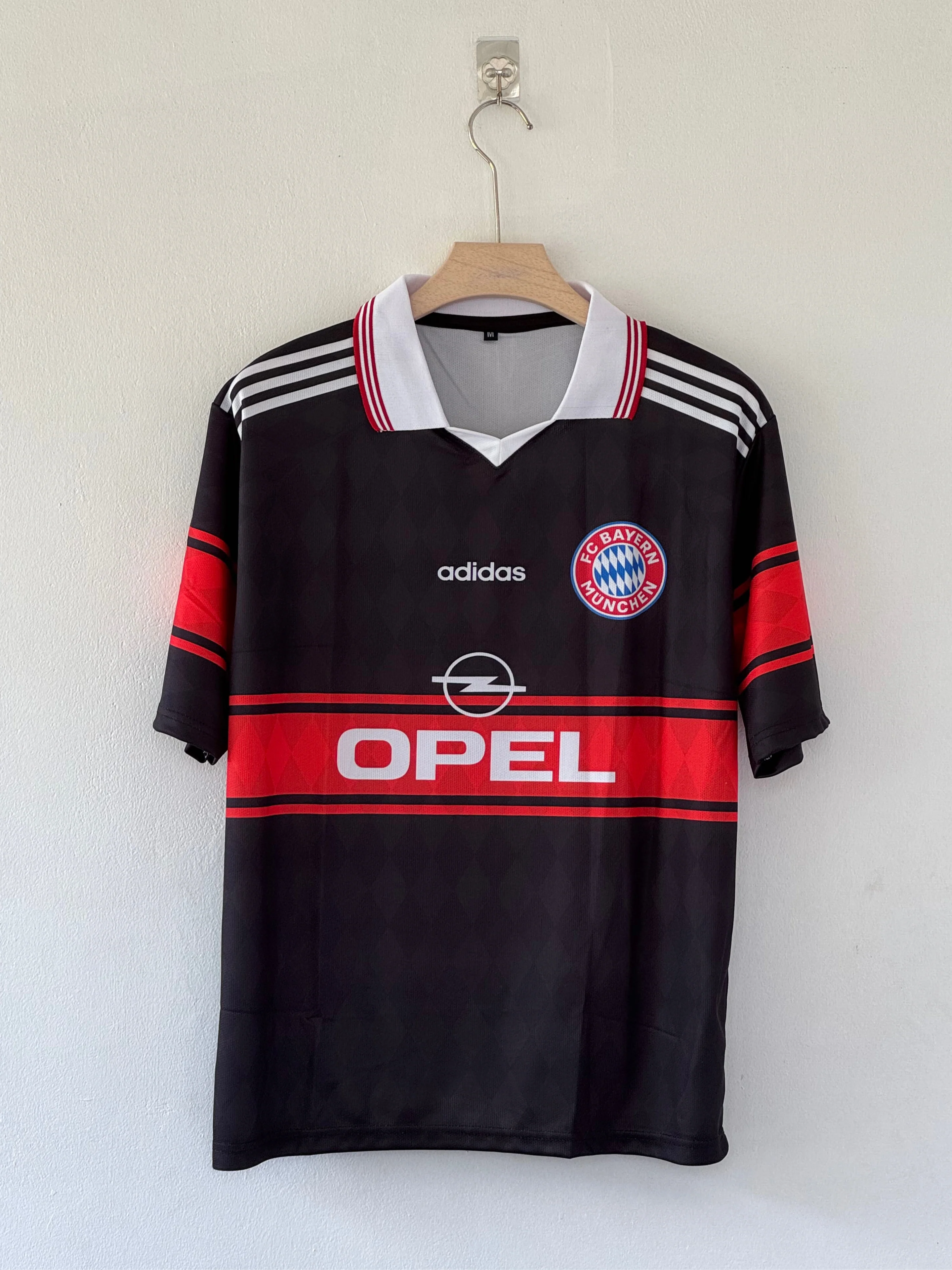 A 90s Classic Reimagined – Bayern Munich 1997/99 Away Kit (Five Sleeve Retro)