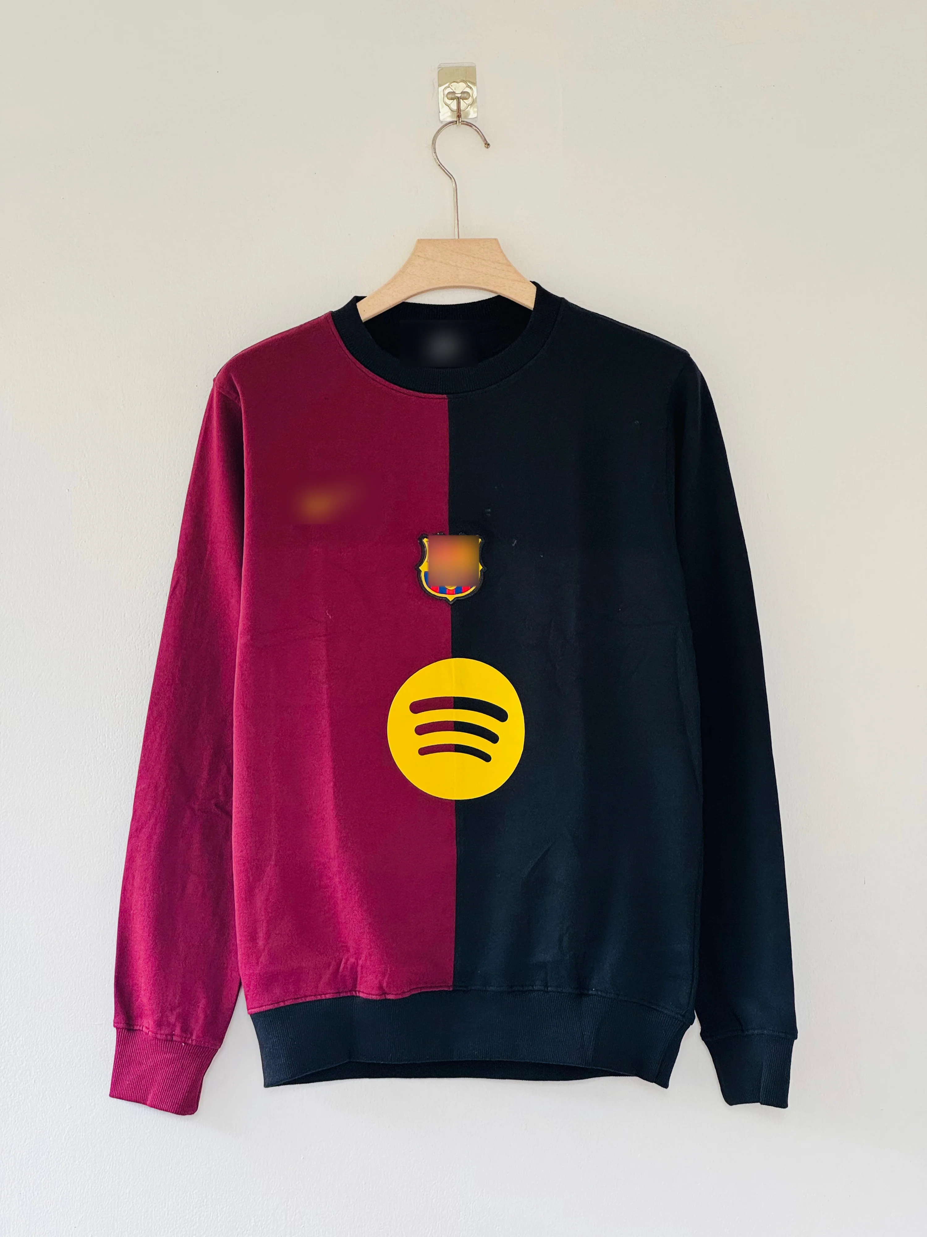 Barcelona FC crew-neck sweatshirt features a distinct split design in maroon and black - Image 3