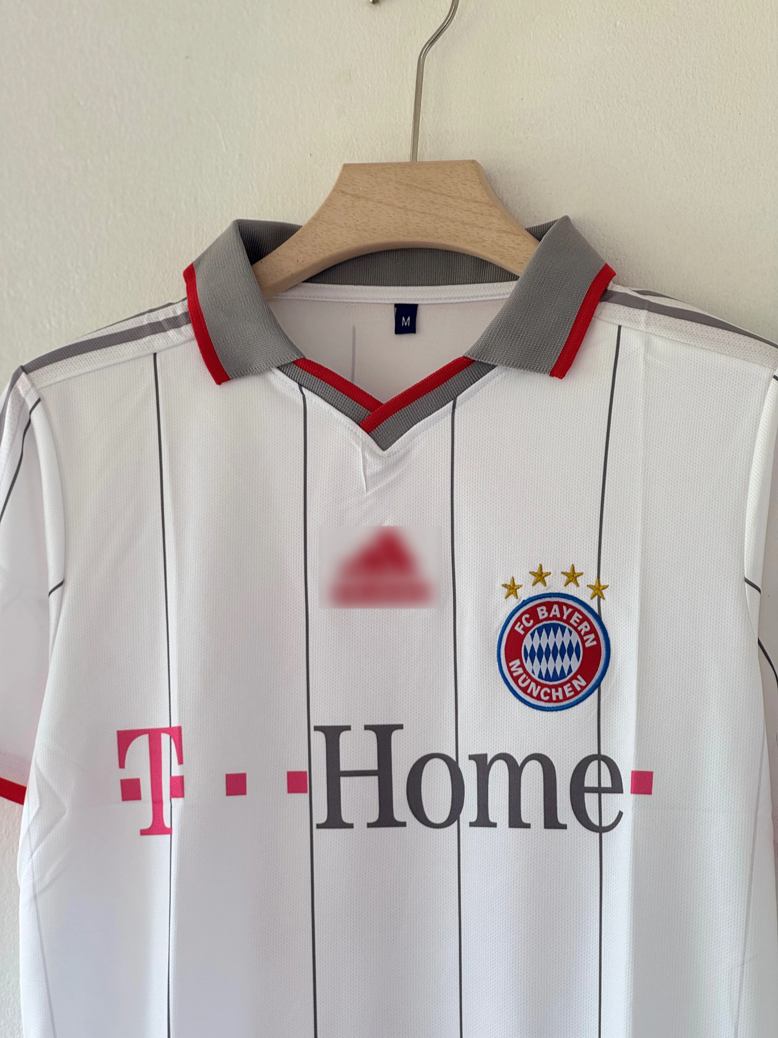 Bayern Munich 2009–10 Away Jersey - Image 3