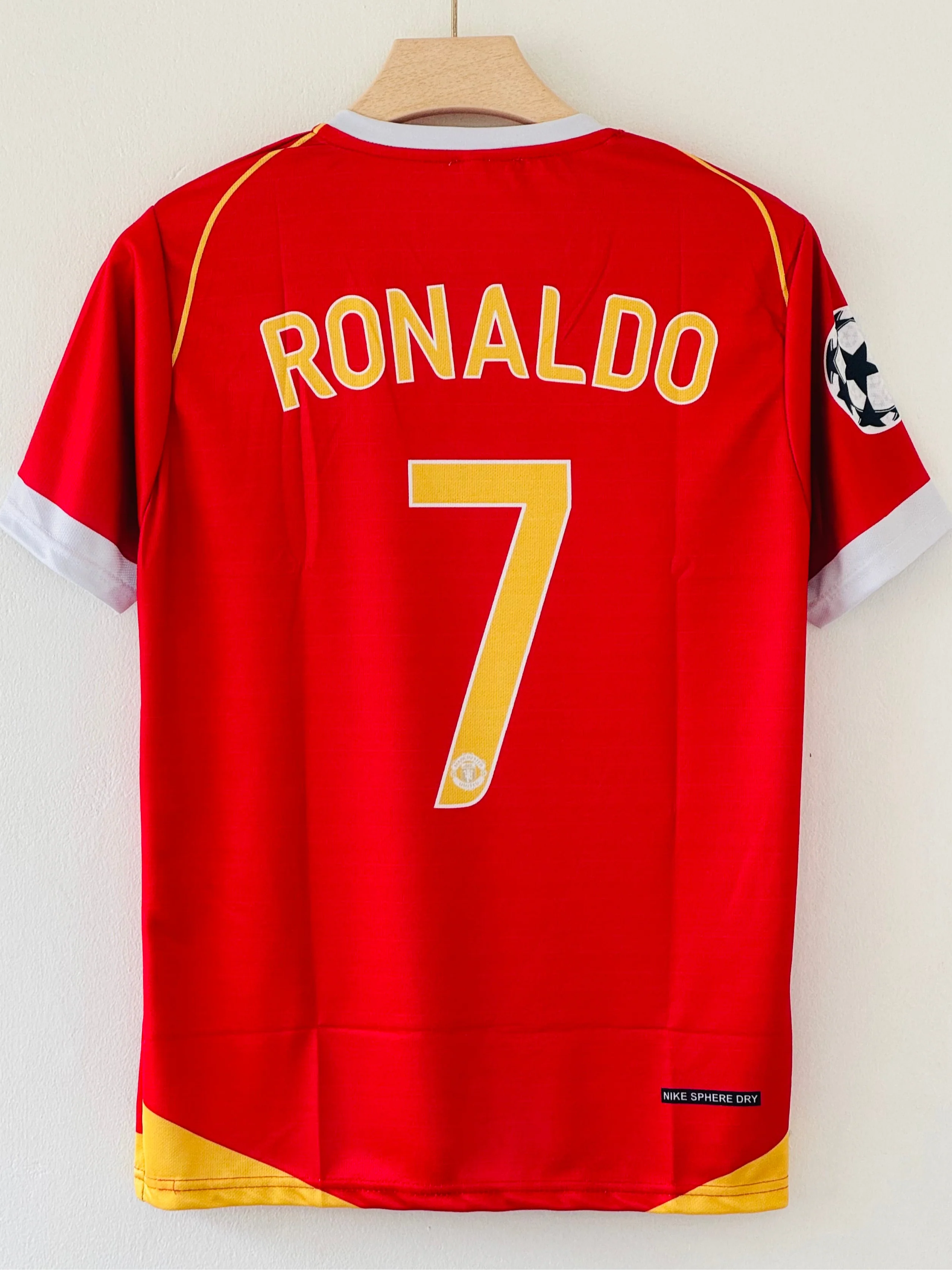 Celebrate Ronaldo’s Breakout Season with the 2006-07 Manchester United Home Jersey - Image 2