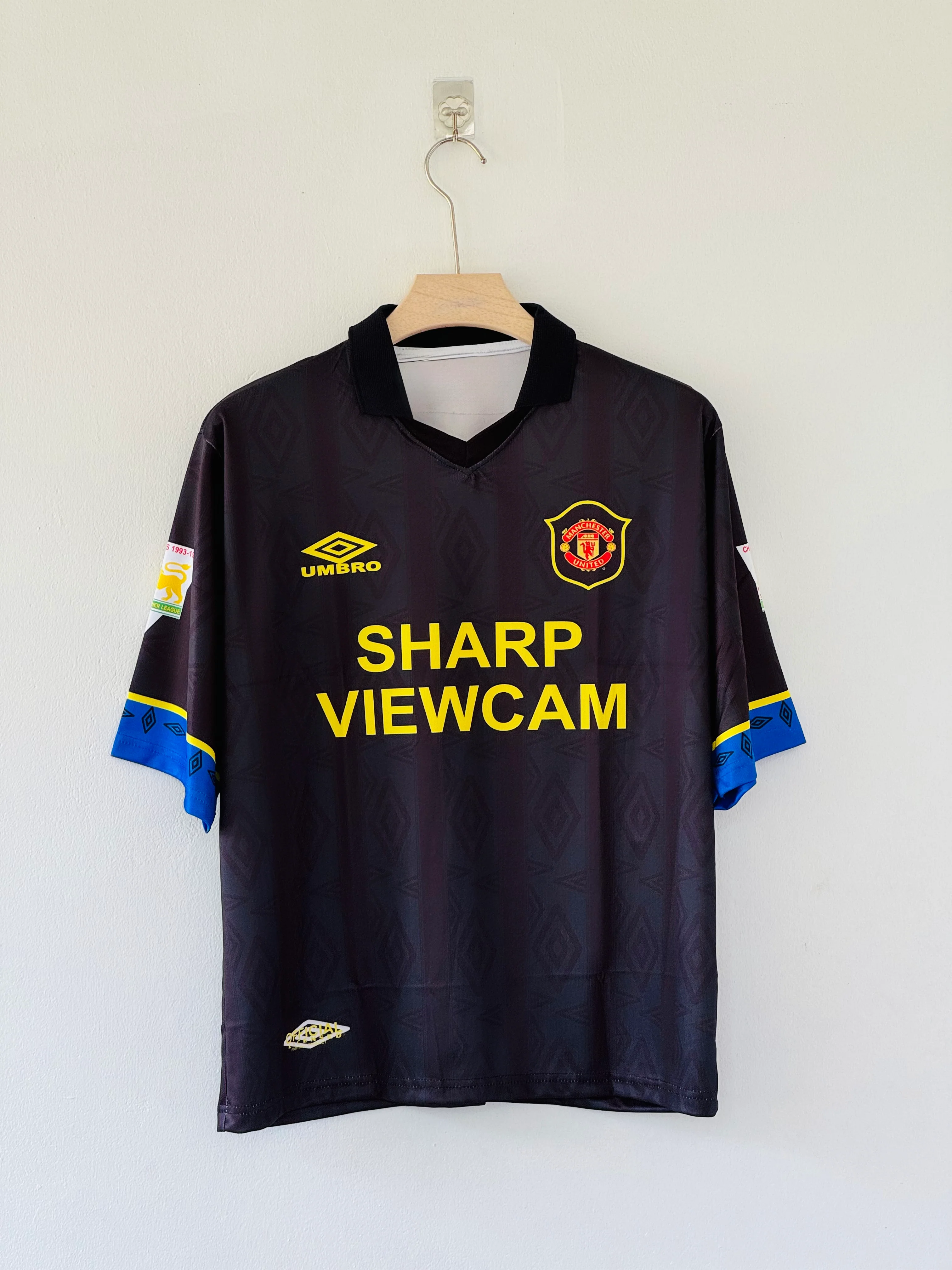 From Class of ’92 to Club Legend – Manchester United 1993/95 Beckham Retro Jersey - Image 2