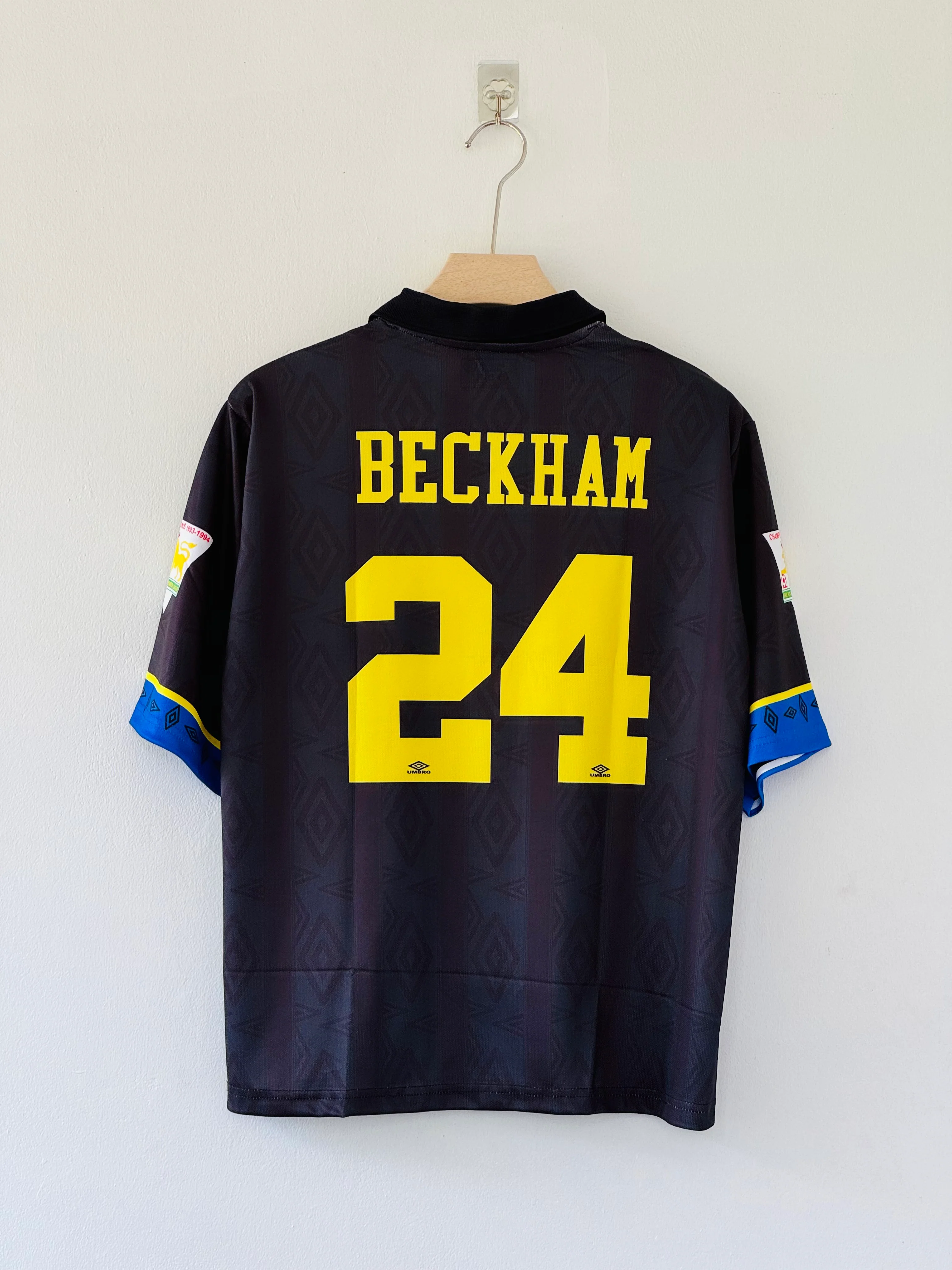 From Class of ’92 to Club Legend – Manchester United 1993/95 Beckham Retro Jersey - Image 3