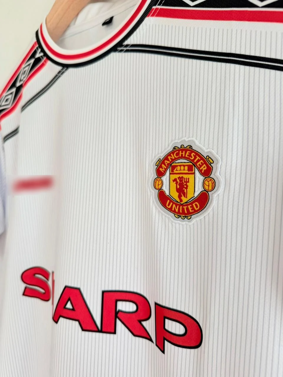 Manchester United 1998–99 Away Jersey (Beckham #7 Edition) round neck - Image 2