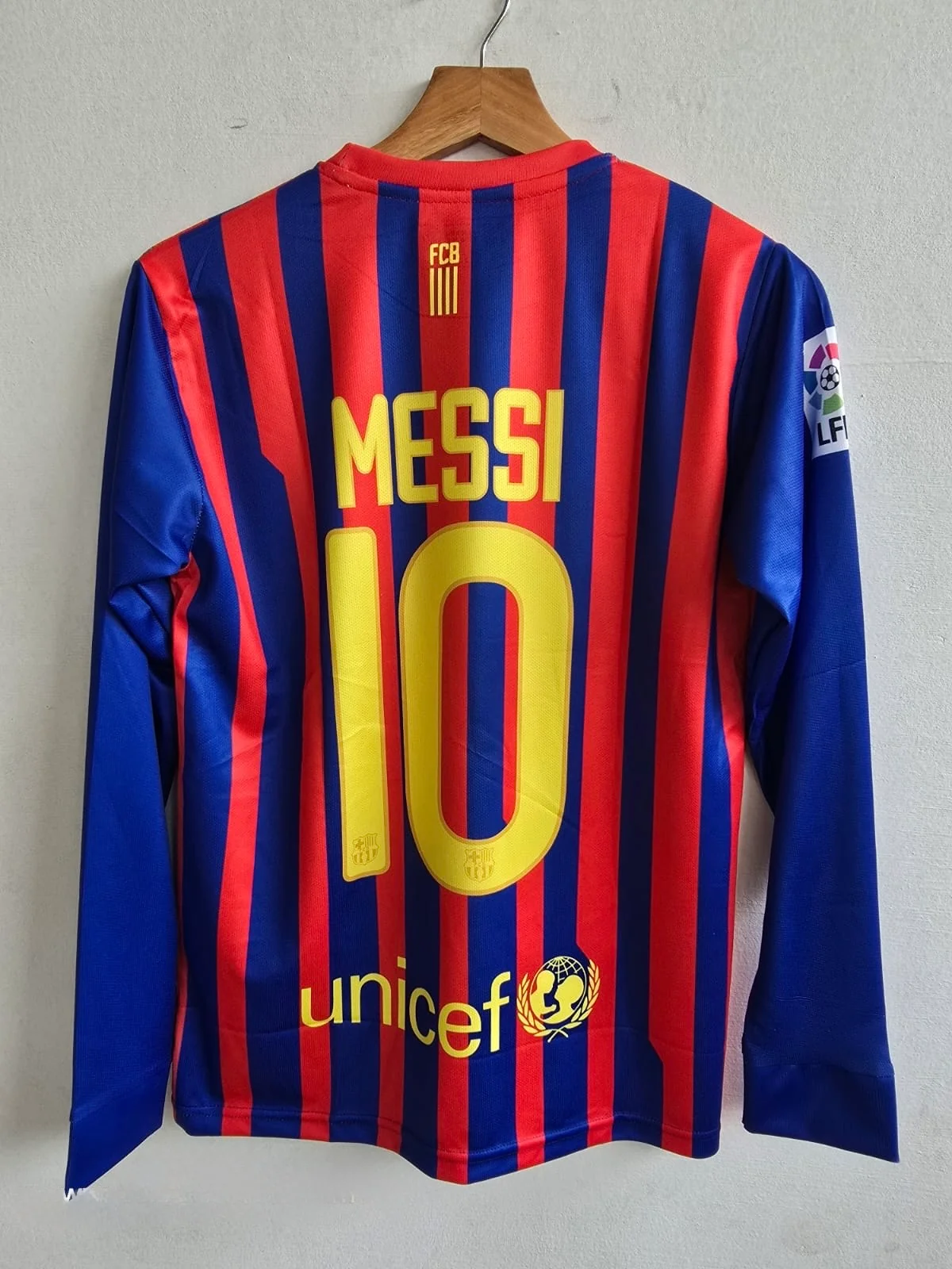 Messi’s Brilliance with the 2011-12 Barcelona Home Full sleeve Jersey - Image 4
