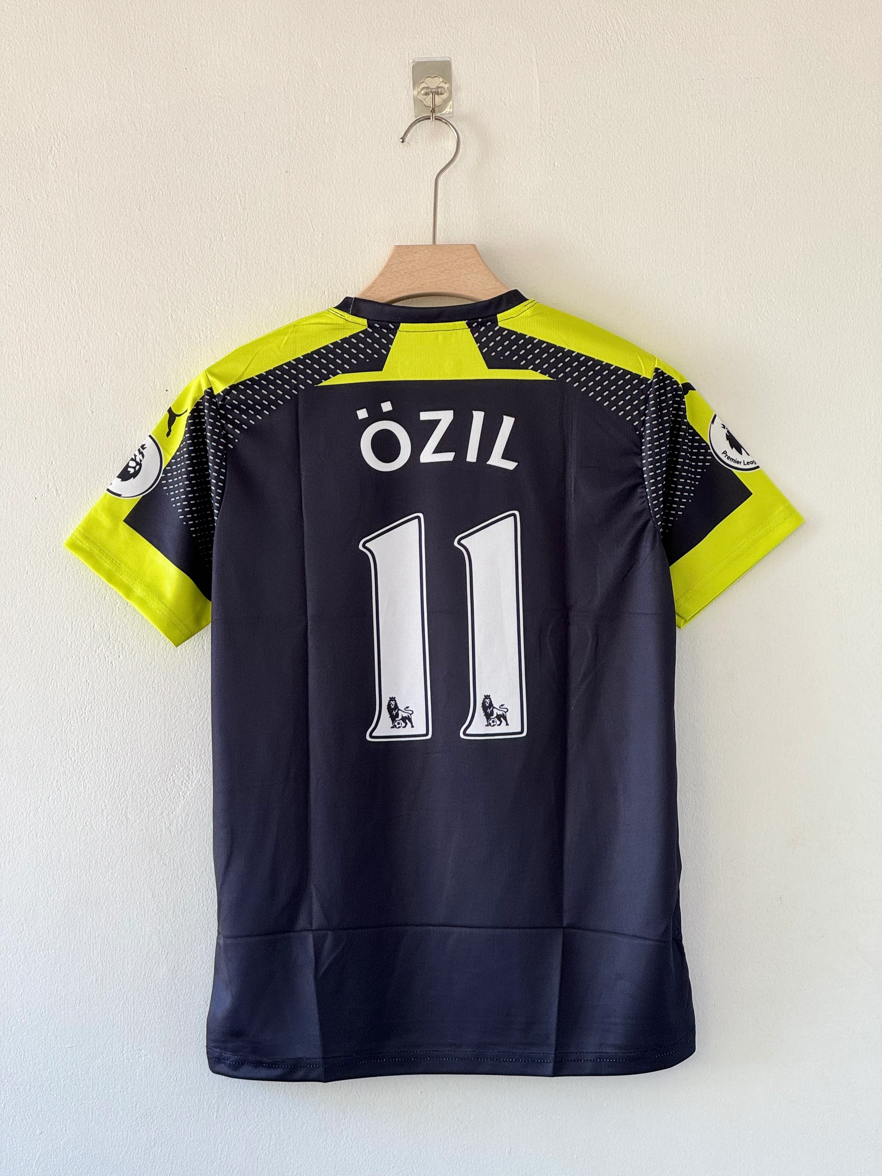 Modern Edge – Arsenal 2016/17 Third Shirt - Image 3
