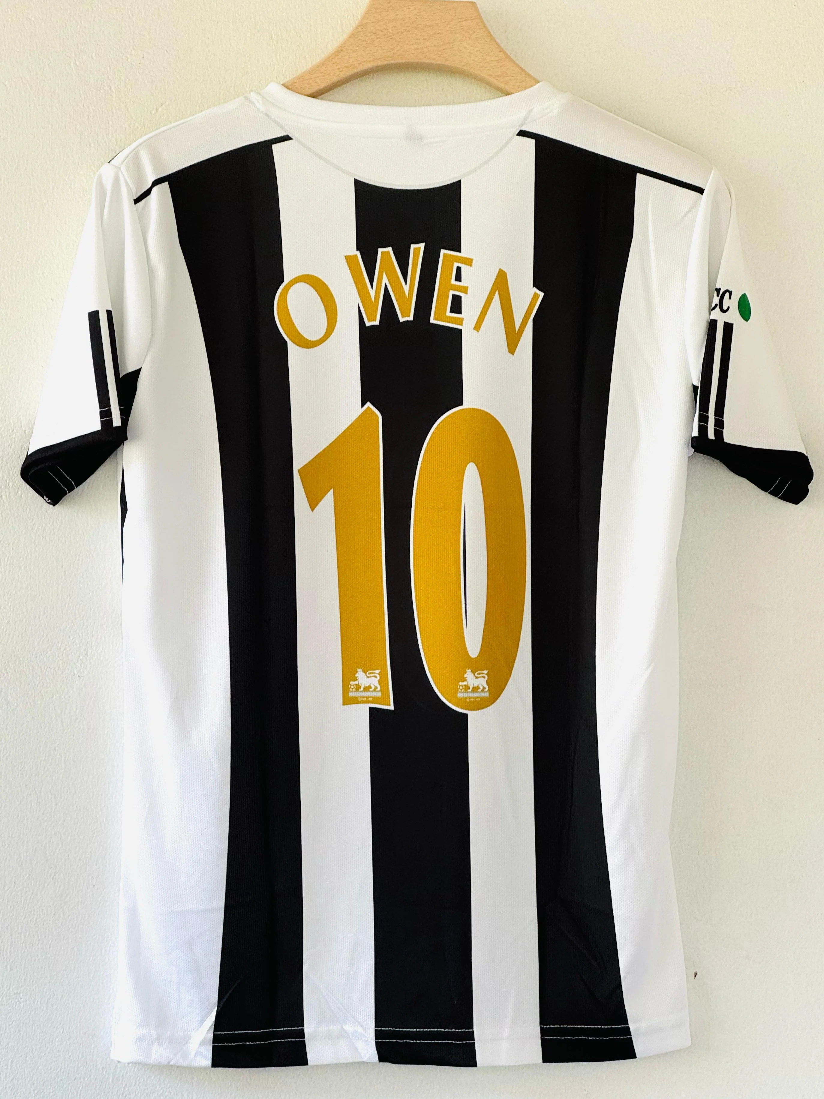 Newcastle United 2005-06 Home Jersey – Michael Owen Embroidery Edition - Image 2