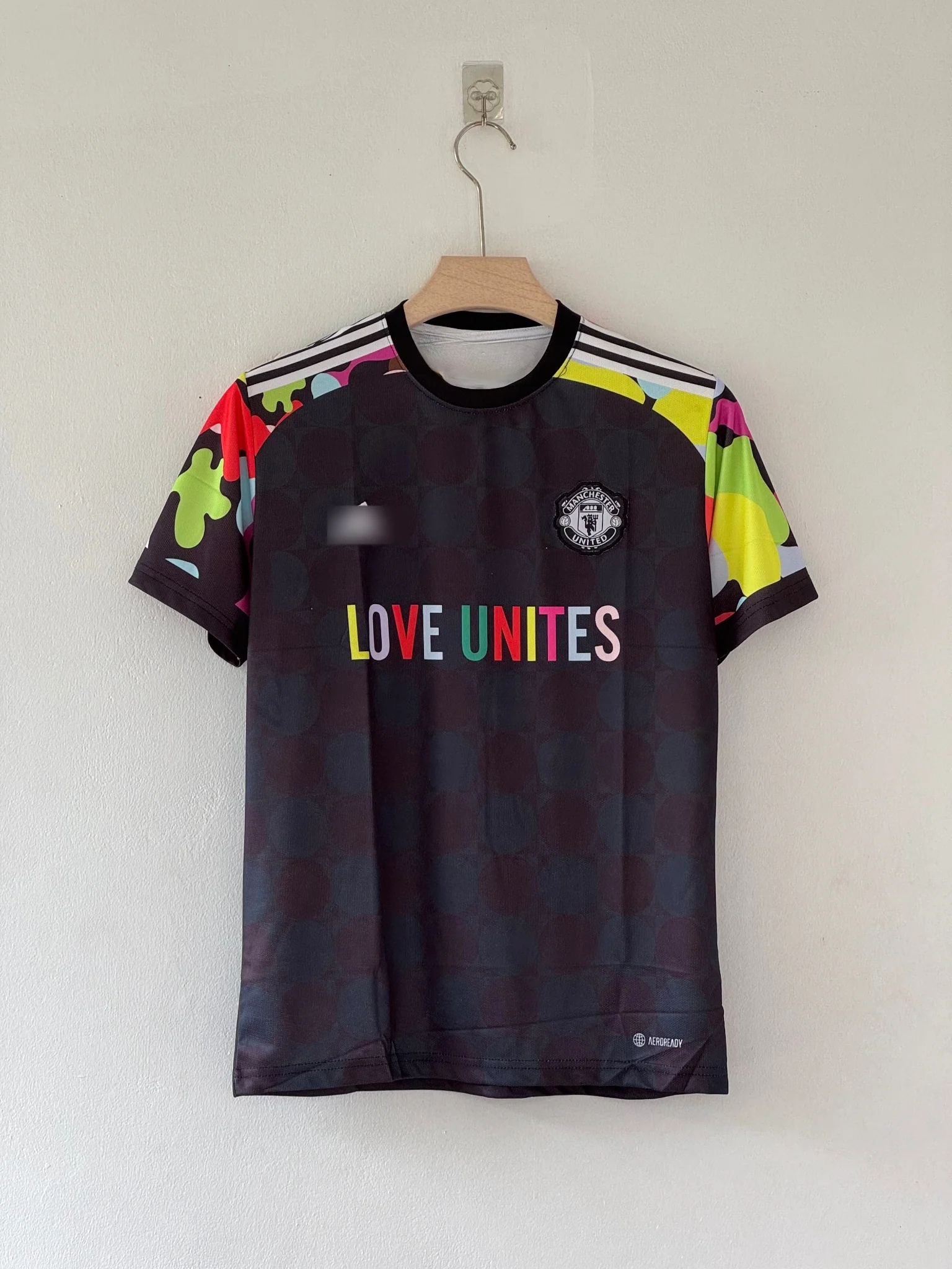 Pride. Passion. Unity. – Manchester United “Love United” Special Edition - Image 2