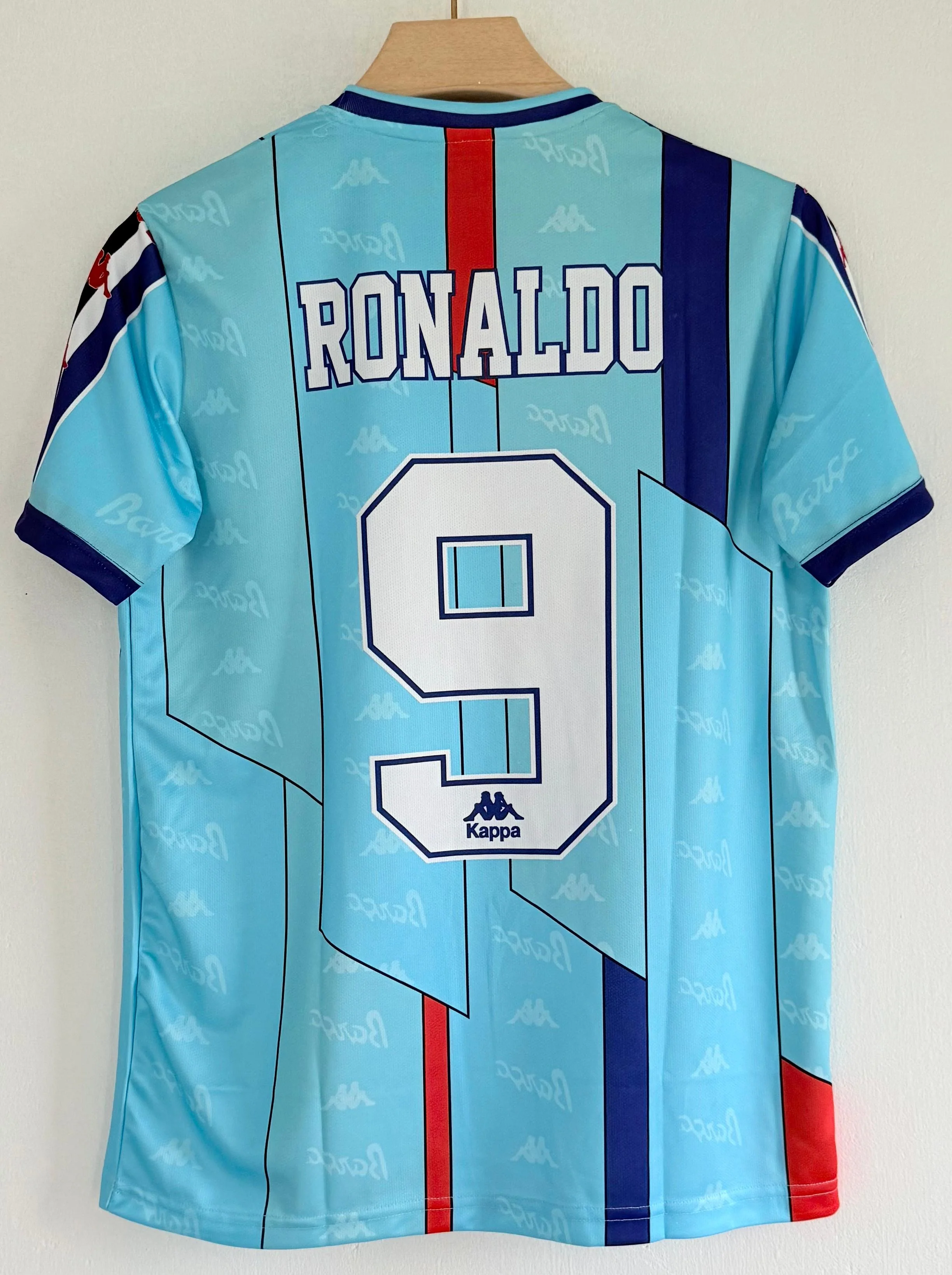 Relive a Phenomenal Season with the 1996-97 Barcelona Away Jersey – Ronaldo Nazário Edition - Image 2