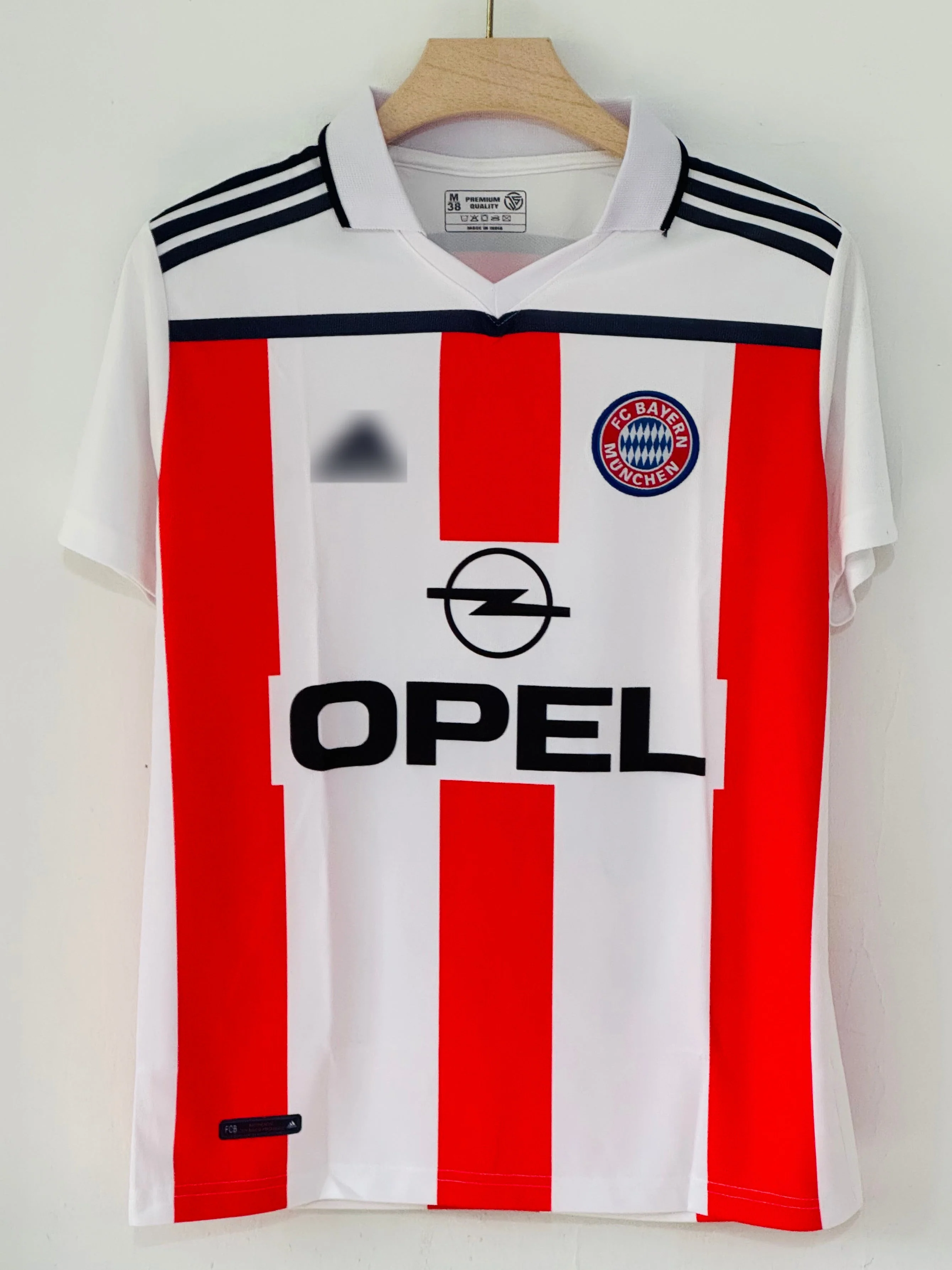 Relive the Treble Season with the 2000-01 Bayern Away Jersey – Salihamidžić Embroidery Edition - Image 2