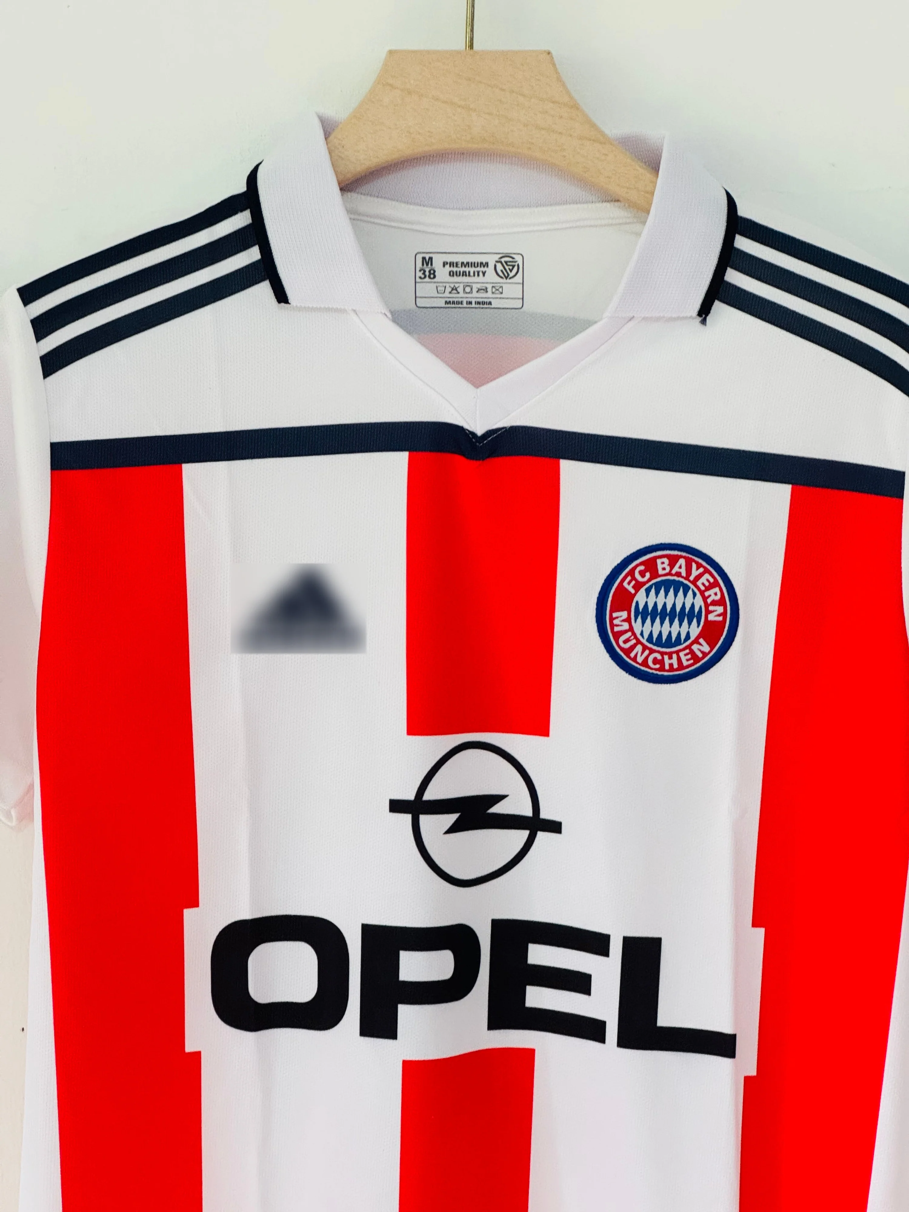 Relive the Treble Season with the 2000-01 Bayern Away Jersey – Salihamidžić Embroidery Edition - Image 3