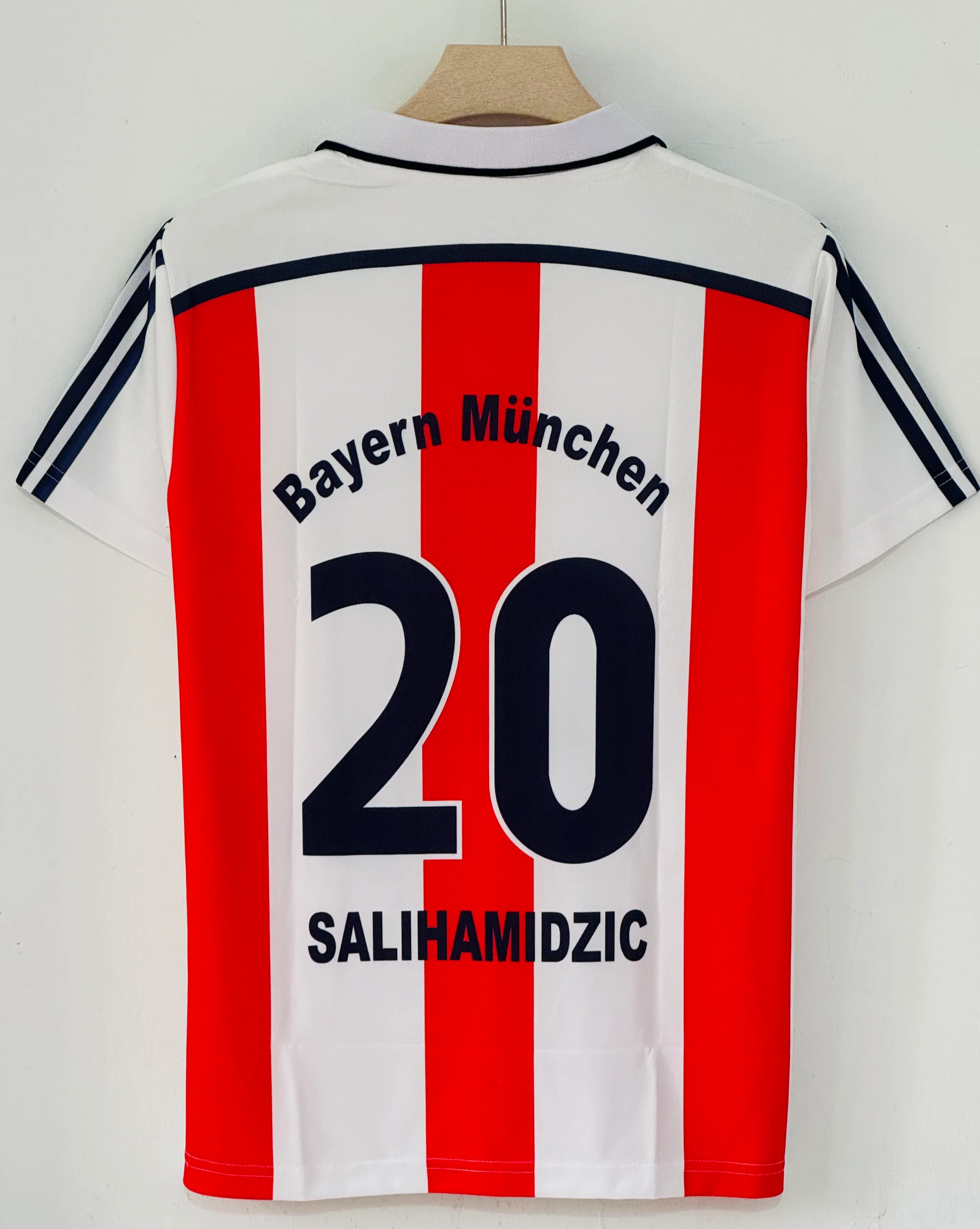 Relive the Treble Season with the 2000-01 Bayern Away Jersey – Salihamidžić Embroidery Edition - Image 4