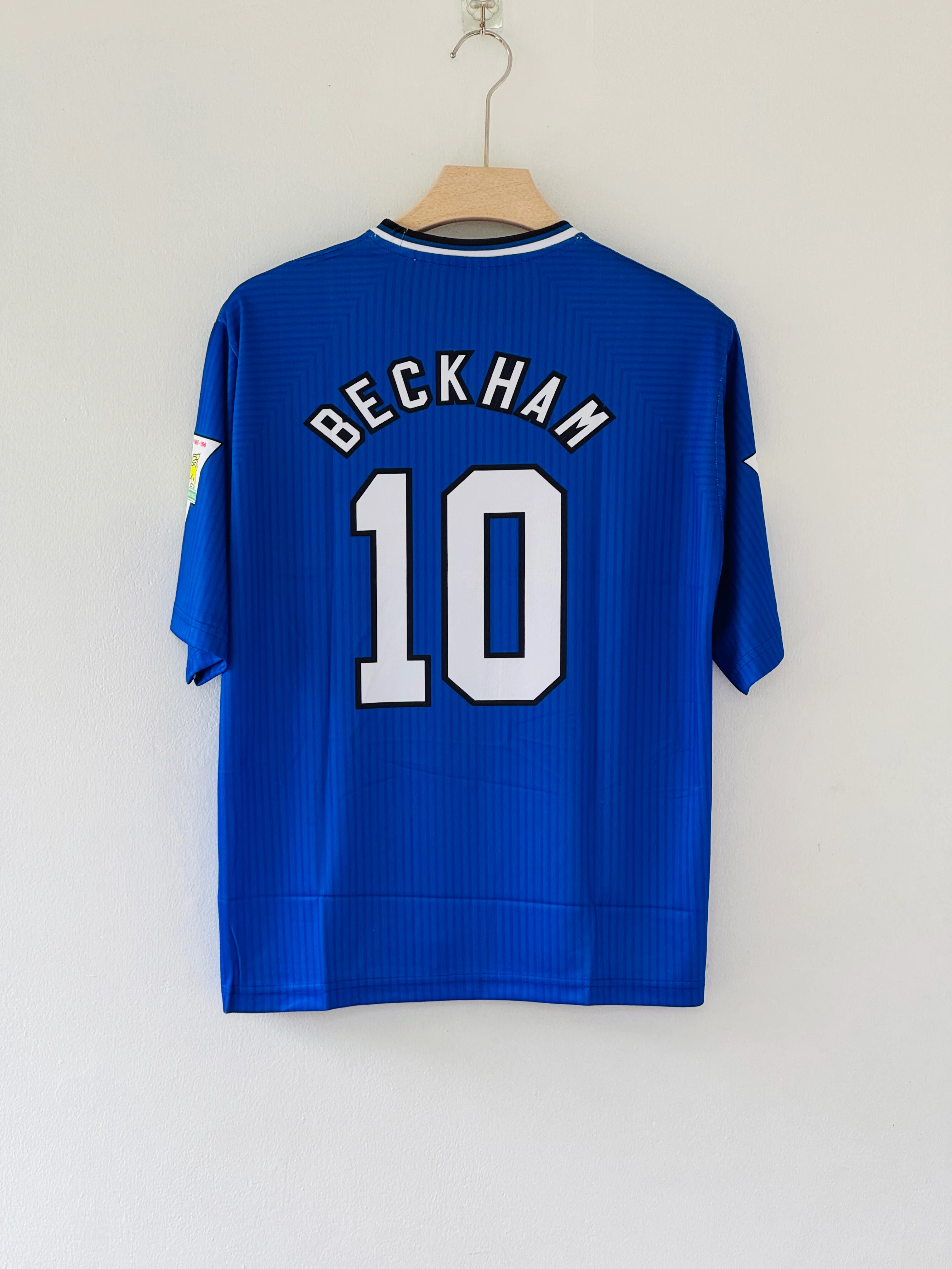 Sharp Style, Golden Era – Manchester United 1996–98 Third Kit, Five Sleeve Edition - Image 2