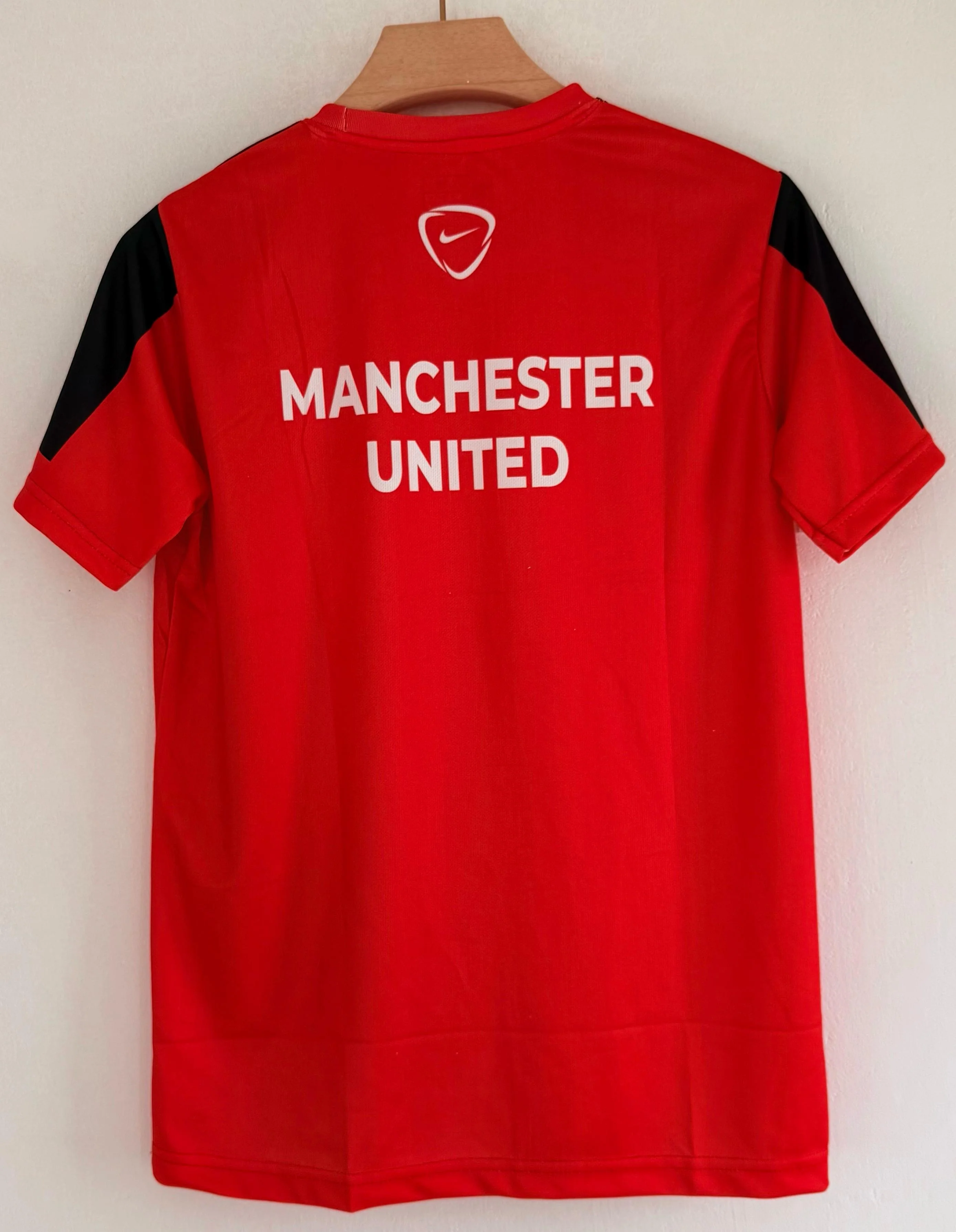 Train Like the Red Devils – Manchester United 2014/15 Training Kit - Image 5