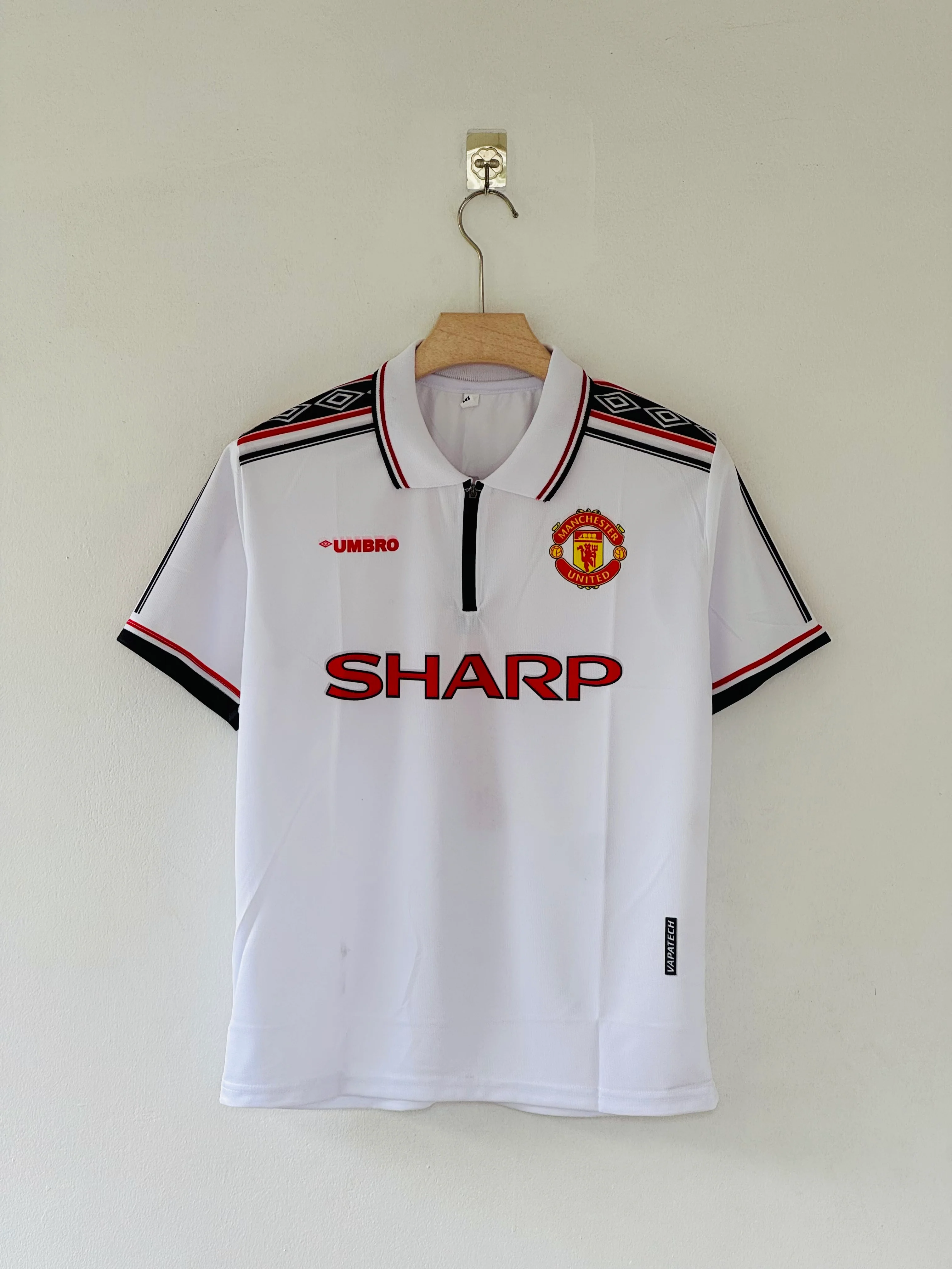 Treble Icons — Manchester United 1998–99 Away Jersey (Beckham #7 Edition polo)