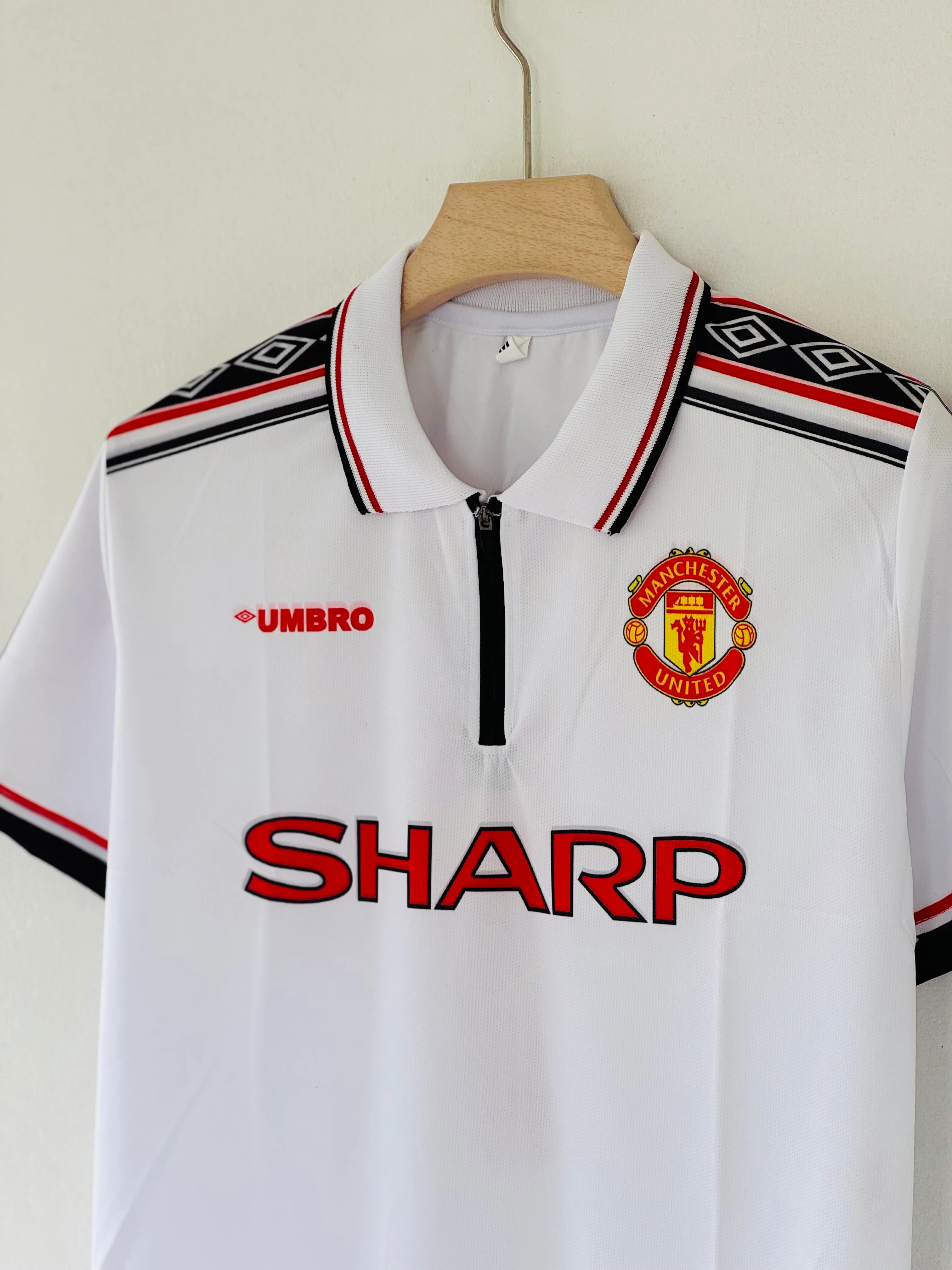 Treble Icons — Manchester United 1998–99 Away Jersey (Beckham #7 Edition polo) - Image 2
