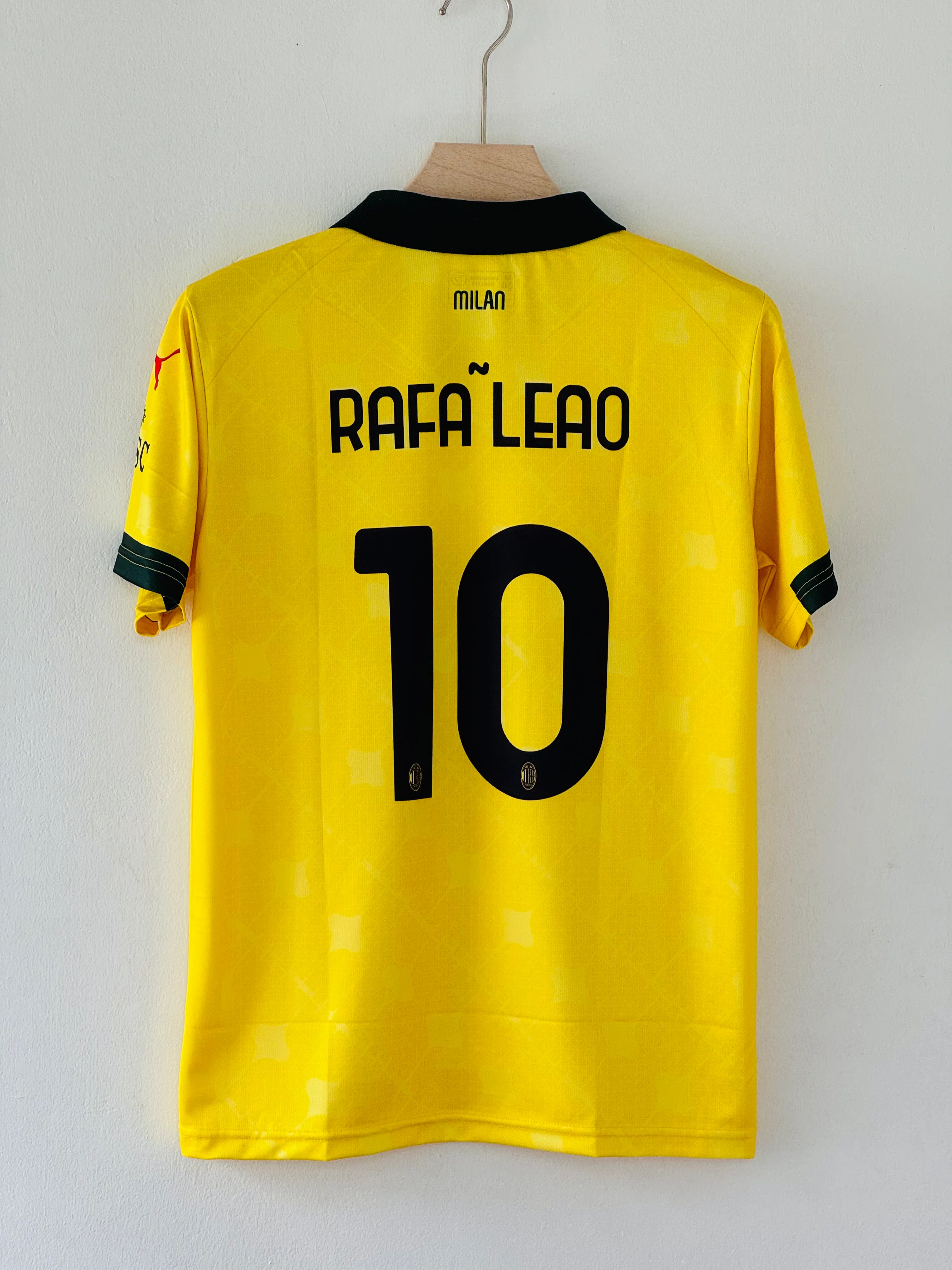 Where Legacy Meets Innovation – The 2025/26 AC Milan Third Jersey - Image 4